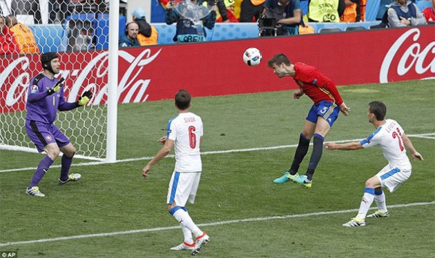 SUCKER PUNCH . . . Spain’s Gerard Pique (second from right) leaps in the air to nod the ball past a helpless Czech Republic goalkeeper Petr Cech and seal the three points for his country in the closing stages of their match in Toulouse yesterday. — AFP