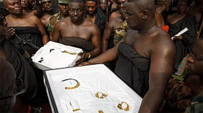 US museum returns looted Ghana relics