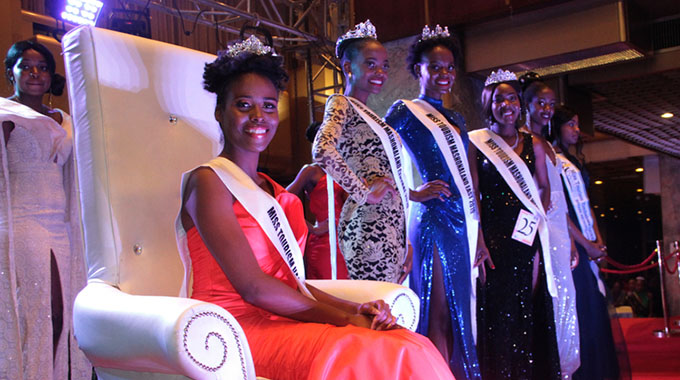 Poor organisation takes gloss off pageant