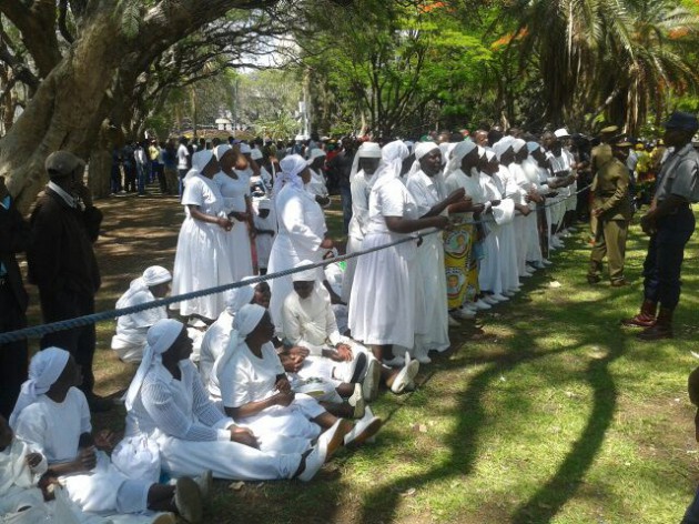 Members of Apostolic sects outside parliament building. (Farai Kuvirimirwa)