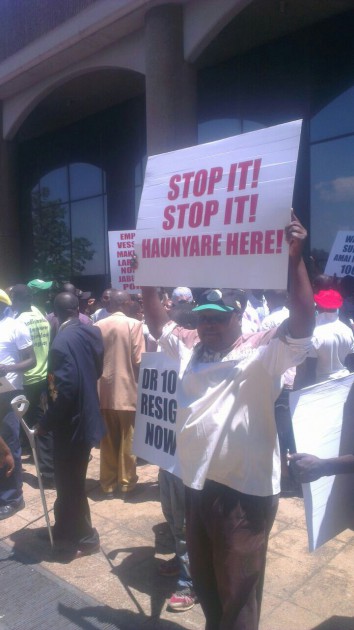 Party supporters wave their placards. (Pic by Felex Share)