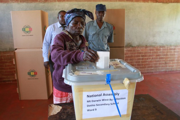 A elderly woman casts her ballot at Dotito Secondary School in Mt Darwin West. Pics by Edmore Muzerengi