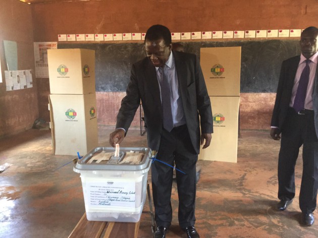VP Mnangagwa casts his vote.