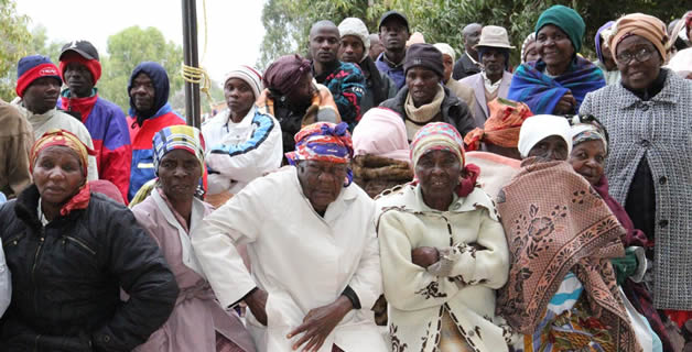 Old women queue to vote in Domboshava.