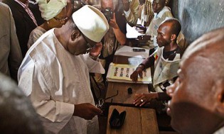 Ibrahim Boubacar Keita casts his vote