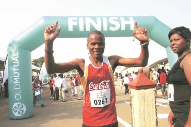 NUMERO UNO . . . Jacob Mugomeri powers to victory in the Old Mutual Westgate Half Marathon in Harare yesterday