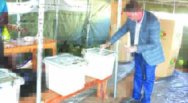 Zanu PF aspiring candidate for Chimanimani East Constituency, Cde Joshua Sacco cast his cote at Machongwe Business Centre. Picture: Tinai Nyadzayo