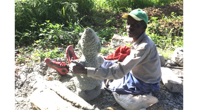 Pioneer Tengenenge sculptor Manzi dies