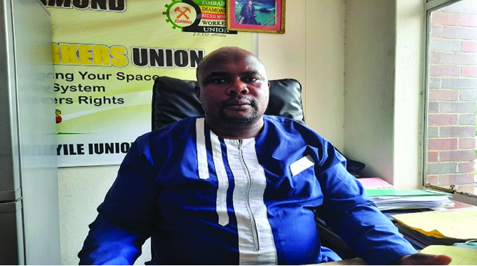 Mine workers seek US$400 minimum wage