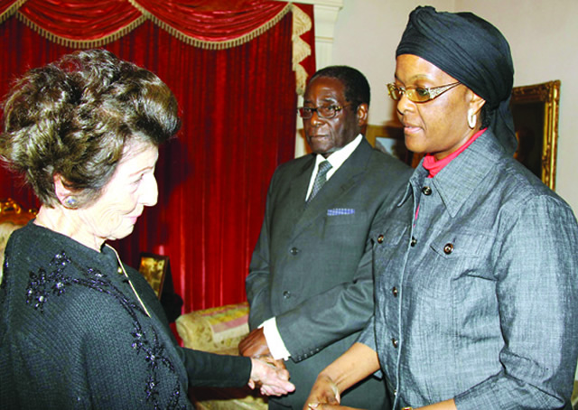 FILE PIC:Kiki Divaris being consoled by President Mugabe and First Lady Amai Grace Mugabe at her Alexanda PArk home at the death of her husband, Dr Anthony Divaris in 2010. Kiki passed on peacefully yesterday. 
