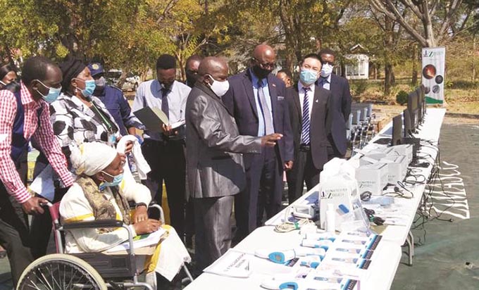 US$110 000 equipment gift to ease hospital’s headache