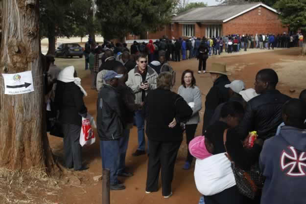 Long queue of of votes at Mt Pleseant High School in Harare today 2