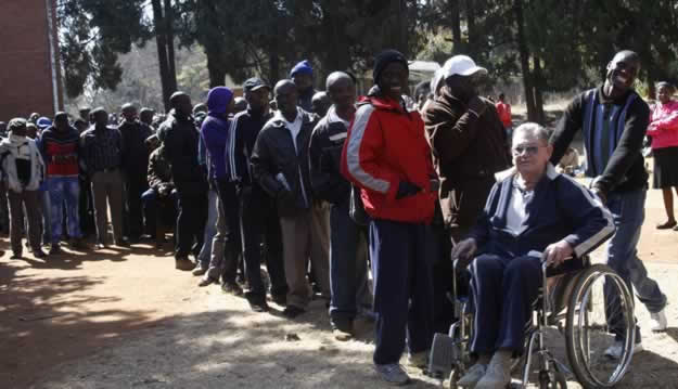 Long queue of of votes at Mt Pleseant High School in Harare today