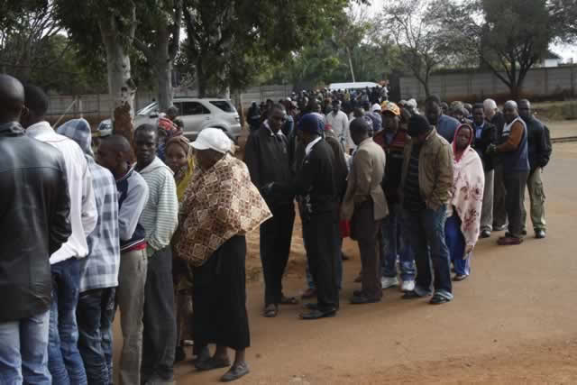 Long queue of of votes at Mt Pleseant High School in Harare today