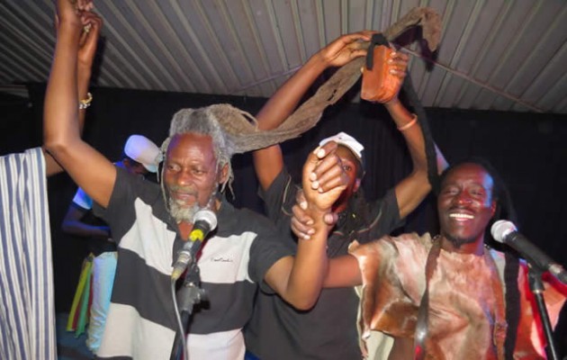 Tendai ‘Samaita’ Gahamadze (far left) and Wilfred ‘Nyamasvisva’ Maafrika (right) had their dreadlocks tied together as a sign of unity (Picture by PhotoVet Unlimited)