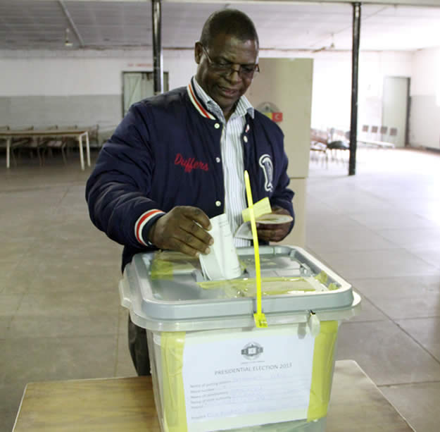 MDC president Professor Welshman Ncube cast his vote at Stanley Hall in Makokoba Bulawayo at 1015.