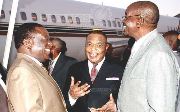 President Emmerson Mnangagwa talks to his deputies General Constantino Chiwenga (Rtd) and Cde Kembo Mohadi before his departure for Davos, Switzerland earlier today. Picture by John Manzongo