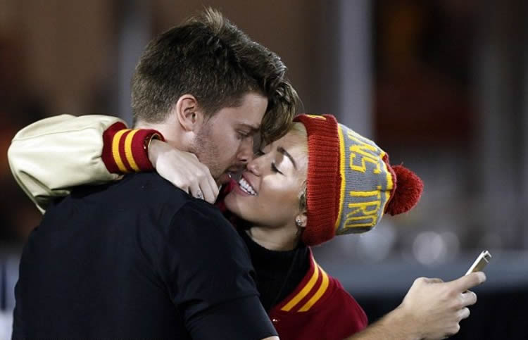 Miley impresses Maria Shriver