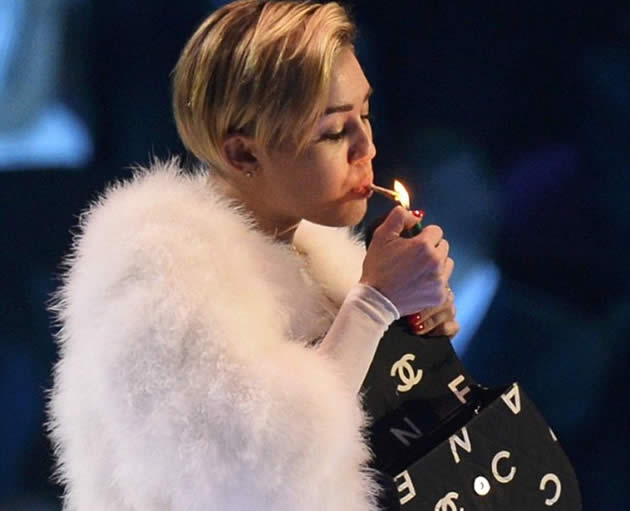 Miley Cyrus cancels tour on health grounds