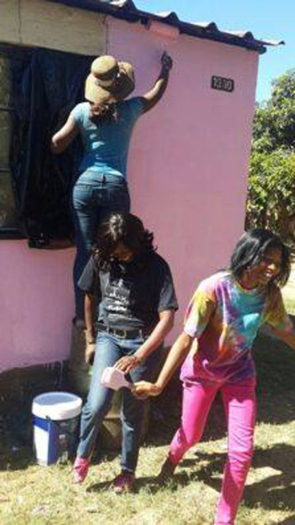 Models give back to community