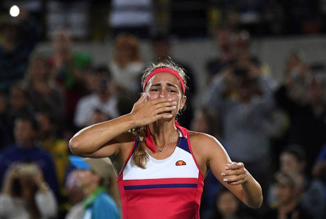 Puig stuns Kerber
