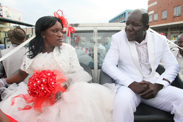 Reigning Mr Ugly receives prizes after mock wedding