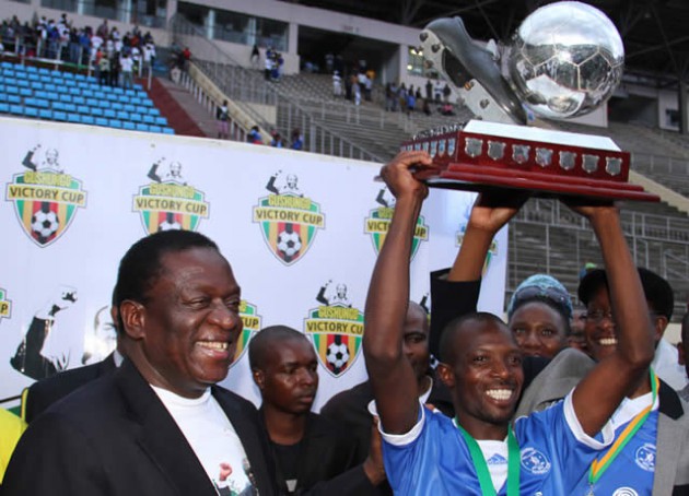 THE KING OF KINGS . . . Dynamos captain Murape Murape lifts the Gushungo Victory Cup after receiving it from Minister of Justice and Legal Affairs Emmerson Mnangagwa (left) after the Glamour Boys beat Highlanders in a penalty shootout at the National Sports Stadium yesterday.