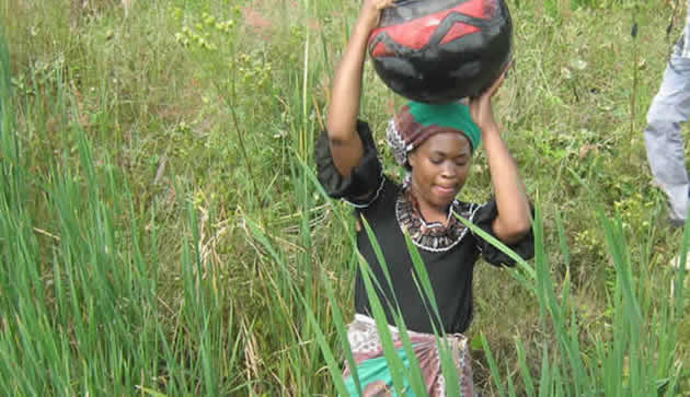 Waking up well before sunset to sweep the courtyard, bring water, make a fire and offer all the immediate relatives water to wash their faces is part of the traditional chores a muroora is expected to do on her first official visit to her in-laws