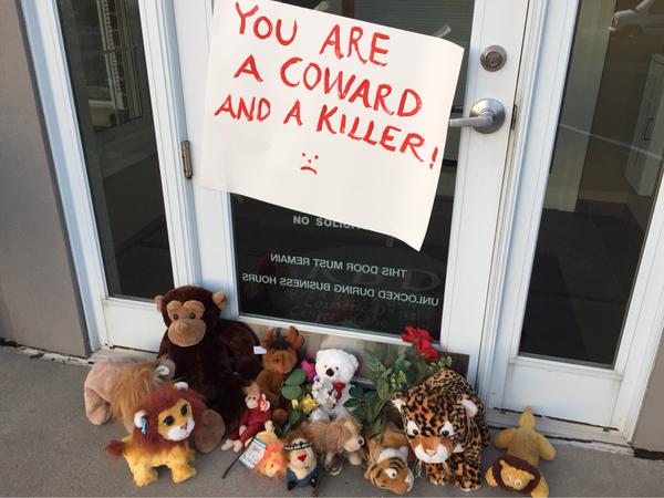 Walter Palmer dental office morphed into makeshift memorial.