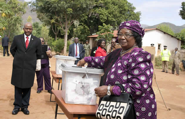 Malawi's President Joyce Banda casts her vote for Malawi's tripartite elections at Malemia School Polling centre, in her the home village on May 20, 2014. - AFP