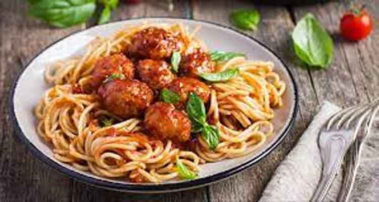 Cooking pasta with meatballs