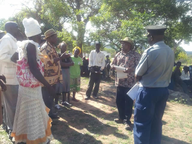 Cde Mhlanga addressing voters at 1600, voting had not yet started