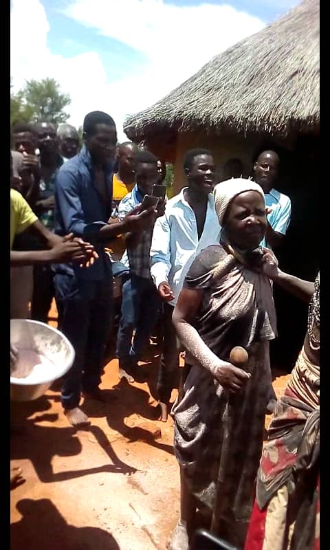 Musaunganidze vanhu: Mapurisa