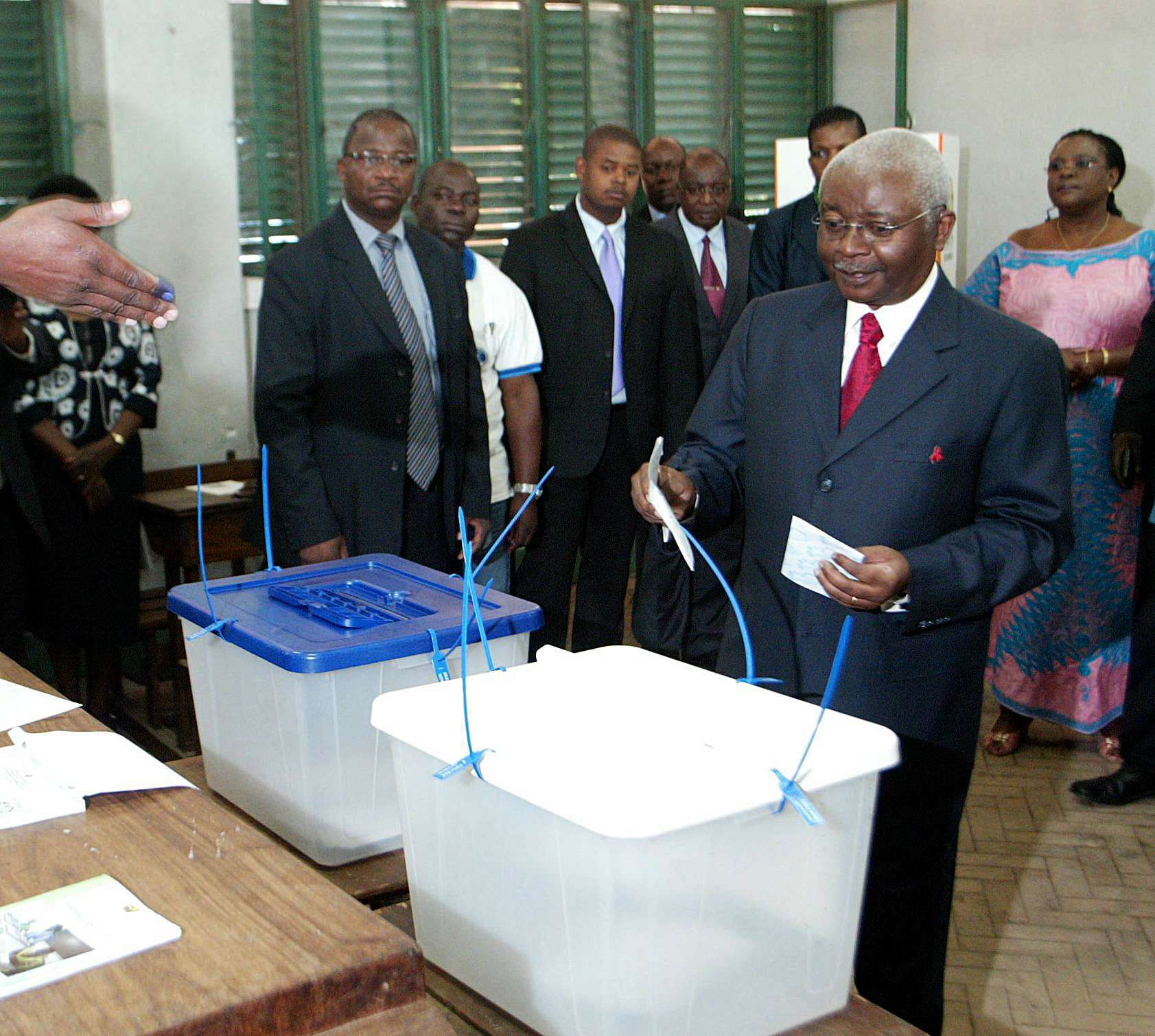 Mozambique votes amid unrest