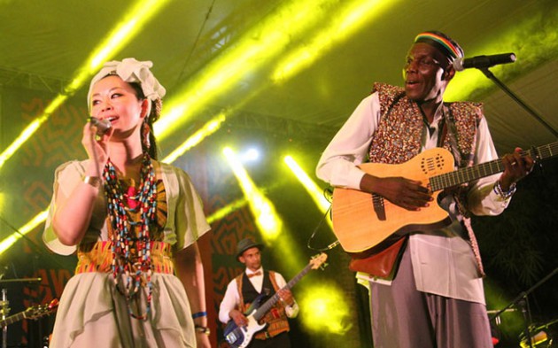 Oliver Mtukudzi and Japanese singer on stage