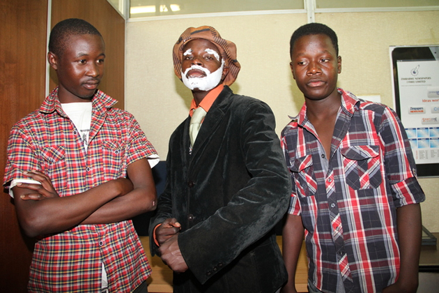 Problem (middle), poses with Tatenda Magomo (left) and Benny Phiri