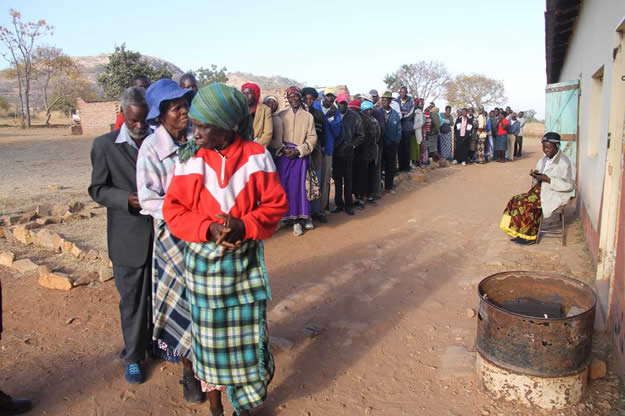 People casting their votes in Domboshava. (2)