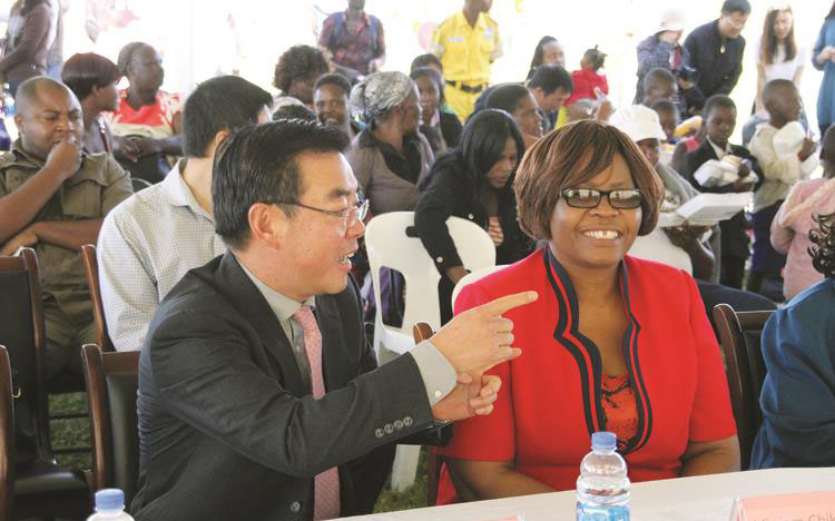 Minister of State for Harare Provincial Affairs Cde Miriam Chikukwa and Chinese Ambassador to Zimbabwe Mr Huang Ping at the children’s party hosted by Zimbabwe Chinese Business Association in Harare yesterday. — Picture by Innocent Makawa