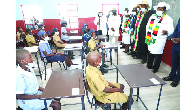 President donates computers to Shamva school