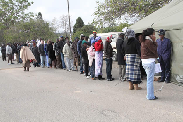 Queue at Morningside shopping centre in Bulawayo East Constituency at 0830hrs