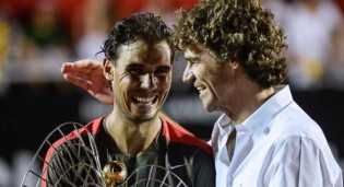 LEGENDS . . . Rafael Nadal (left) jokes with former Brazilian tennis star Gustavo Kuerten a.k.a. Guga after winning the 2014 Rio Open men’s singles title in Rio de Janeiro on Sunday. — AFP