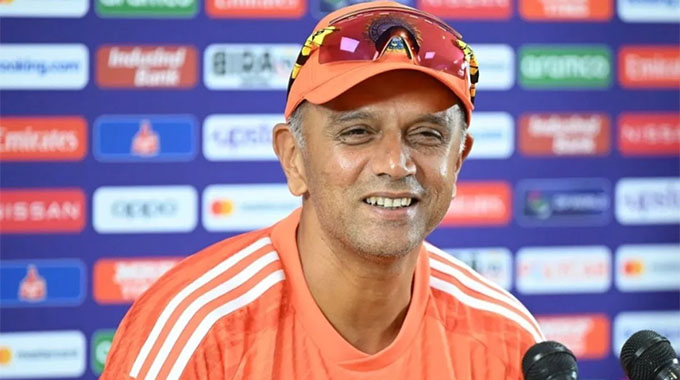 India extend Dravid contract