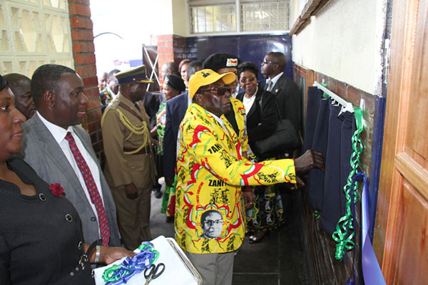 President Mugabe officially opens a newly-established ICT Centre in Dangamvura in the company of First Lady Amai Grace Mugabe (partly obscured) and Information Communication Technology, Postal and Courier Services Minister Supa Mandiwanzira (left)