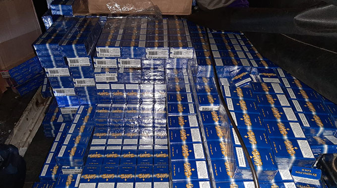 JUST IN: 6 arrested for smuggling cigarettes