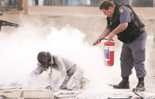 XENOPHOBIA: SA cops, goons in street battles as five foreigners die