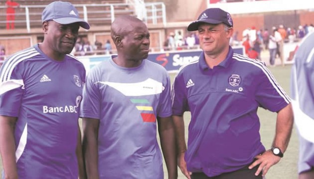 THE SLEDGEHAMMER . . . Dynamos head coach Paulo Jorge Silva (right) chats with WhaWha gaffer Luke Petros Jukulile (centre) and the Glamour Boys assistant coach Lloyd Mutasa after the two teams’ friendly match at Rufaro yesterday