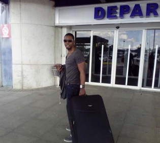 STUNNER AT AIRPORT