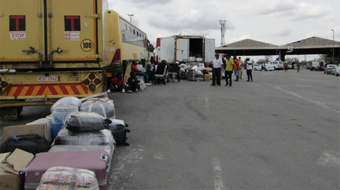 UPDATED: Stranded Zimbos held up at Beitbridge released
