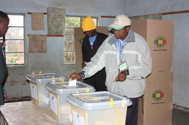 Simba Makoni voted at Ndingi Primary school in Makoni central Manicaland Province earlier today
