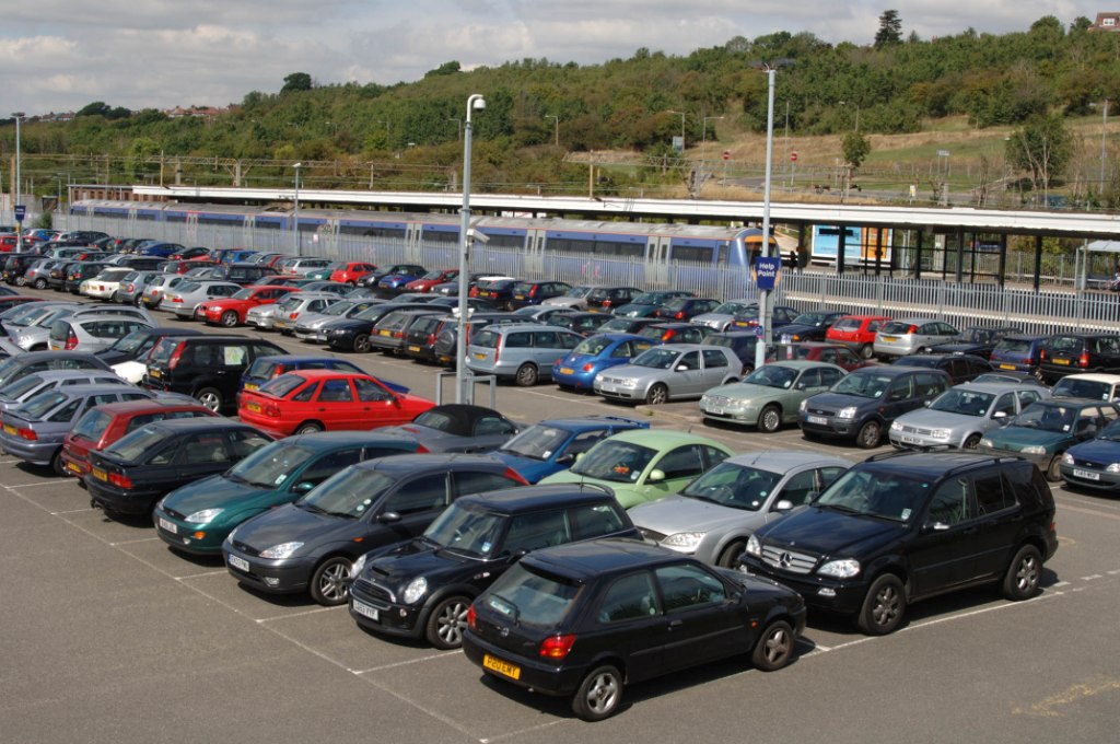 Duo in fight over mosque car park